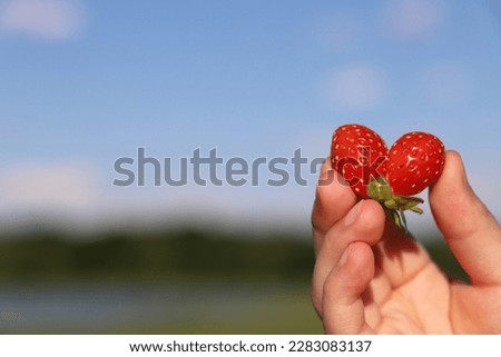 Strawberry, Strawberry heart, love finger, background picture, love background picture, Fruit background picture