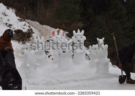 you can see the many snow men in this picture the snow men made of man 