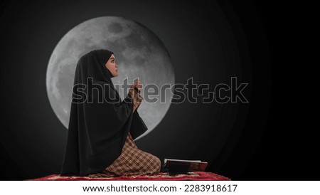 Muslim woman praying with the Moon background