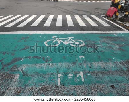 it is a division of a road marked with painted lines, for use by cyclists.