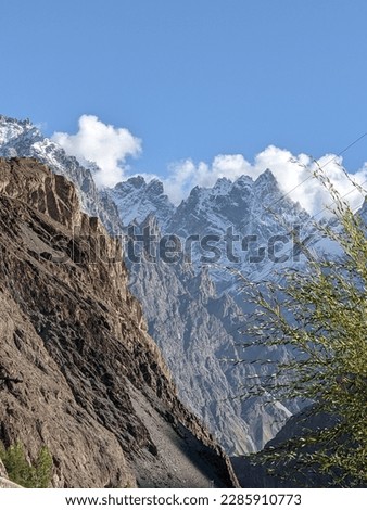 picture of mountains in the morning 