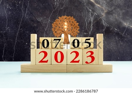 7 Mai on wooden grey cubes. Calendar cube date 07 May. Concept of date. Copy space for text or event. Educational cubes. Wood blocks in box with german date, day and month. Selective focus