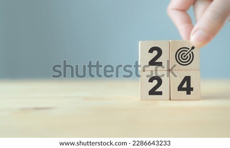 2024 goals of business or life. Wooden cubes with 2024 and goal icon on smart background. Starting to new year. Business common goals for planning new project, annual plan, business target achievement Royalty-Free Stock Photo #2286643233