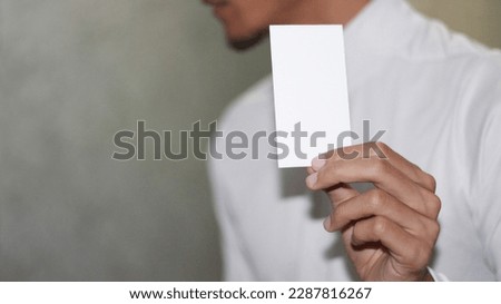 photo of blank white card in hand