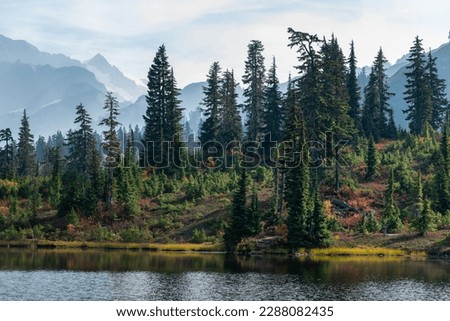 Artist point ,Picture Lake Mount Baker hiking trail in Autumn with beautiful blue sky, Washington, United State 