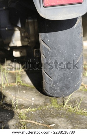 motorcycle tires that are already smooth, dangerous easy to slip