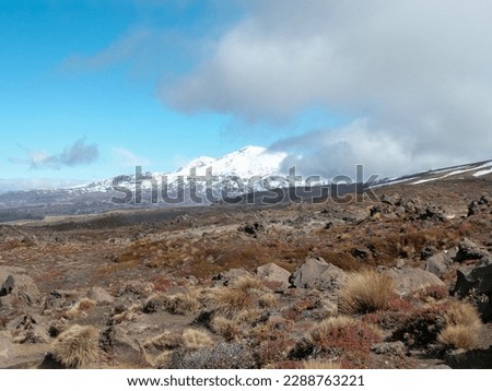 The picture shows the snow-covered mountain slopes in Tongariro National Park on the North Island of New Zealand in winter and was taken during the Tongariro Alpine Crossing.