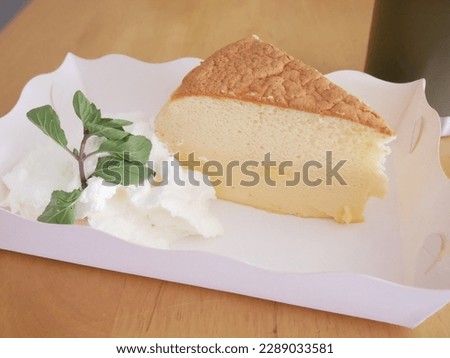 Butter cake and whipping cream 