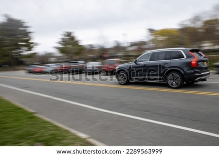 paying picture of cars passing by 