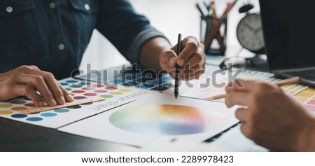 Engineers, graphic artists, architects and painters are meeting to discuss paint textures. The color scheme on the color palette is suitable for each part. to record data in the office.