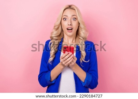 Photo of nice impressed girl open mouth unexpected news use smart phone isolated on pink color background