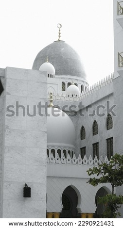 Bangunan Masjid Raya syekh Zayed Solo Royalty-Free Stock Photo #2290921431