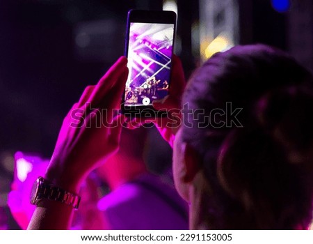 Video recording of the concert on the smartphone