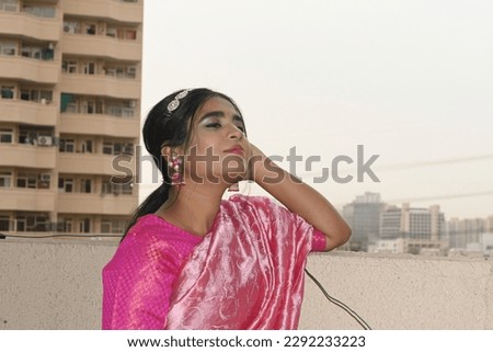 Indian Girl pictures in Saree 