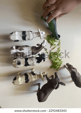 Animal Plastic toys cows with grass, kid hand play with 