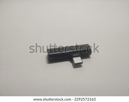 adapter or connector, type c, which can connect the audio jack and jack for charging simultaneously, unbranded, black in color, suitable for gamers whose smartphones don't have an audio jack