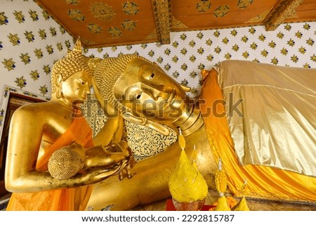 Gold reclining buddha statue in Sanasanaram temple in Ayuttaya, Landmark of tourists from around the world.