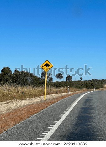 The famous sign that everyone wants to cross when you go on a road trip in Australia
