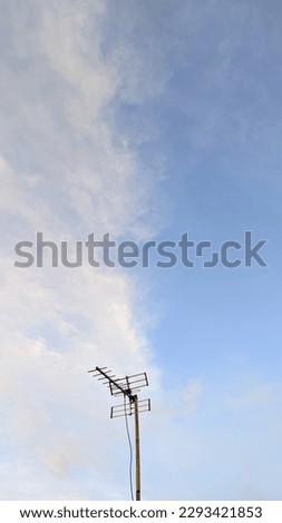 a picture of the sky during the day which is suitable to be used as a background for any picture