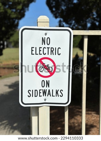 No electric bikes on sidewalk sign