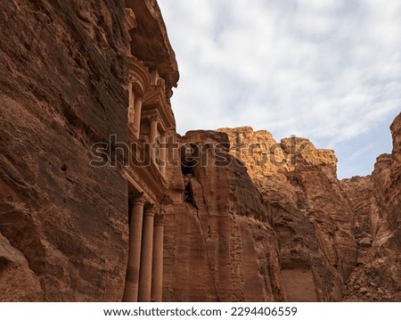 Al-Khazneh - The Treasury - the most famous view in Petra - Jordan