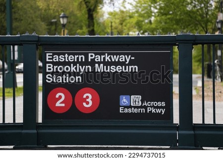 eastern parkway brooklyn museum subway stop sign (entrance to metro 2,3 trains washington avenue prospect heights)