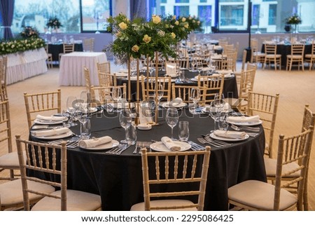 Elegance table set up with flowers for wedding Royalty-Free Stock Photo #2295086425