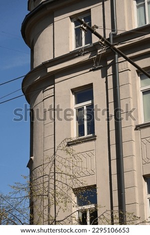 a rounded corner of a historic building at a street intersection