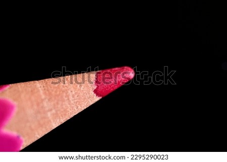 The picture shows a crimson colored pencil ready for use. Close-up of the lead of this pencil.