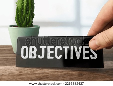 Text Objectives writen on black table card
