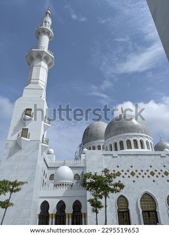 dome of the sheikh zayed solo mosque Royalty-Free Stock Photo #2295519653