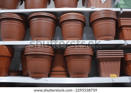 flower pots sold in supermarkets, various shapes and colors of flower pots.