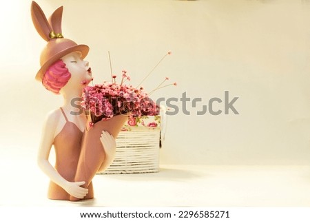 Sculpture of a woman with a bouquet of flowers in her hand. Image for Mother's Day and Father's Day