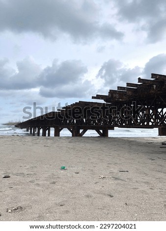Photo of an old bridge on the coast of the southern sea of ​​Java Island