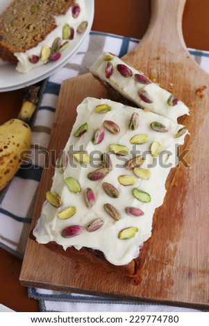 banana & pistachio loaf