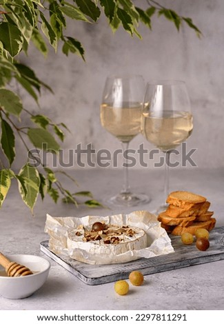 Food photography of roasted camembert, cheese, honey, white wine, grapes, toast, bruschetta, pecan, nut, bread, delicatessen