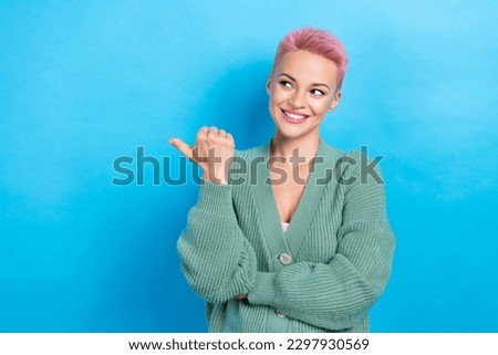 Photo portrait of charming lady pink dyed hair wear green shirt look point finger empty space hypermarket isolated on blue color background
