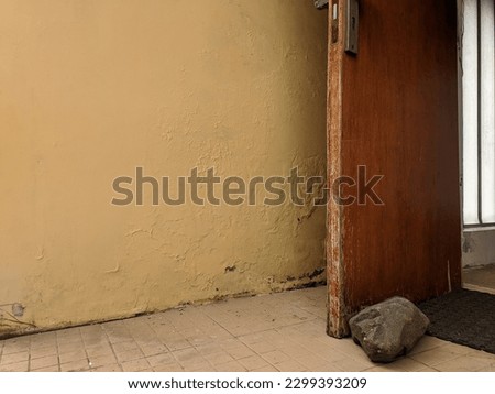a rock held up the door
