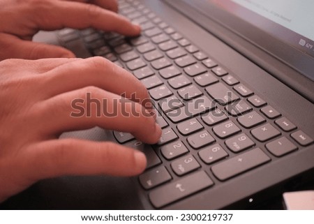 closeup phote hands fingers on keyboard