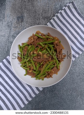 Stir-fried chickpeas with beef and oyster sauce

