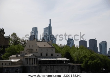 This picture shows the skyline of Philadelphia. 