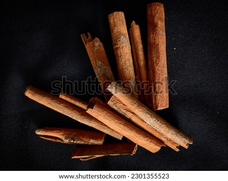 Cinnamon, one of the spices, is mostly used to enhance the aroma of food, and cinnamon has health benefits