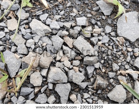 small rocks that are easy to find in rural areas and can be used for decoration to beautify the yard and so on