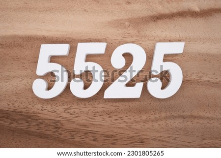 White number 5525 on a brown and light brown wooden background.