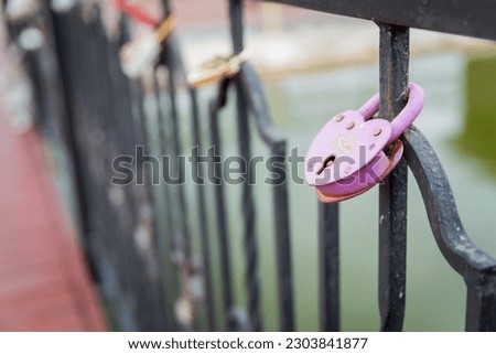 A close up padlock image