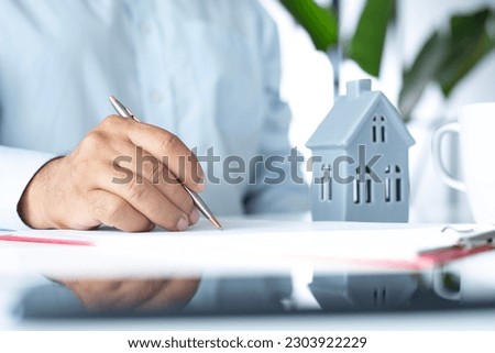 real estate agency broker signing contract