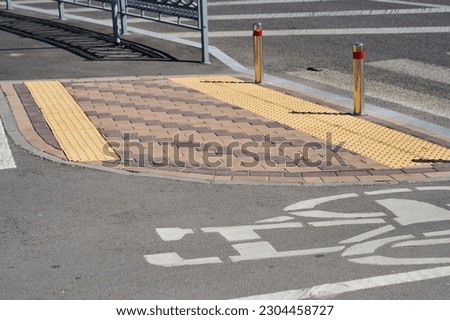 automobile pedestrian marking with limiters for cars, rubber barriers for pedestrians