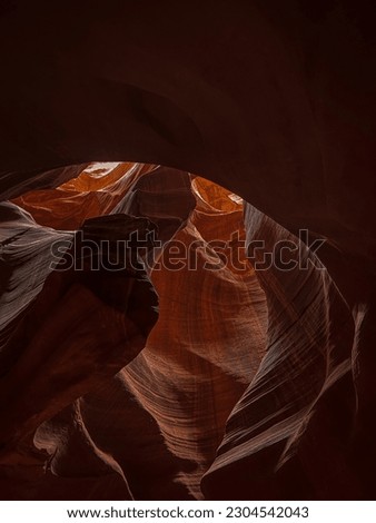 Looking up around a corner in Upper Antelope Canyon
