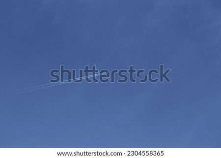 Take pictures of airplanes flying in the blue sky and white clouds