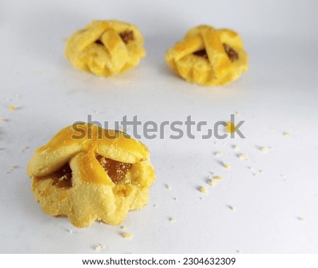 Pastry in basket shapes,  known as nastar 
